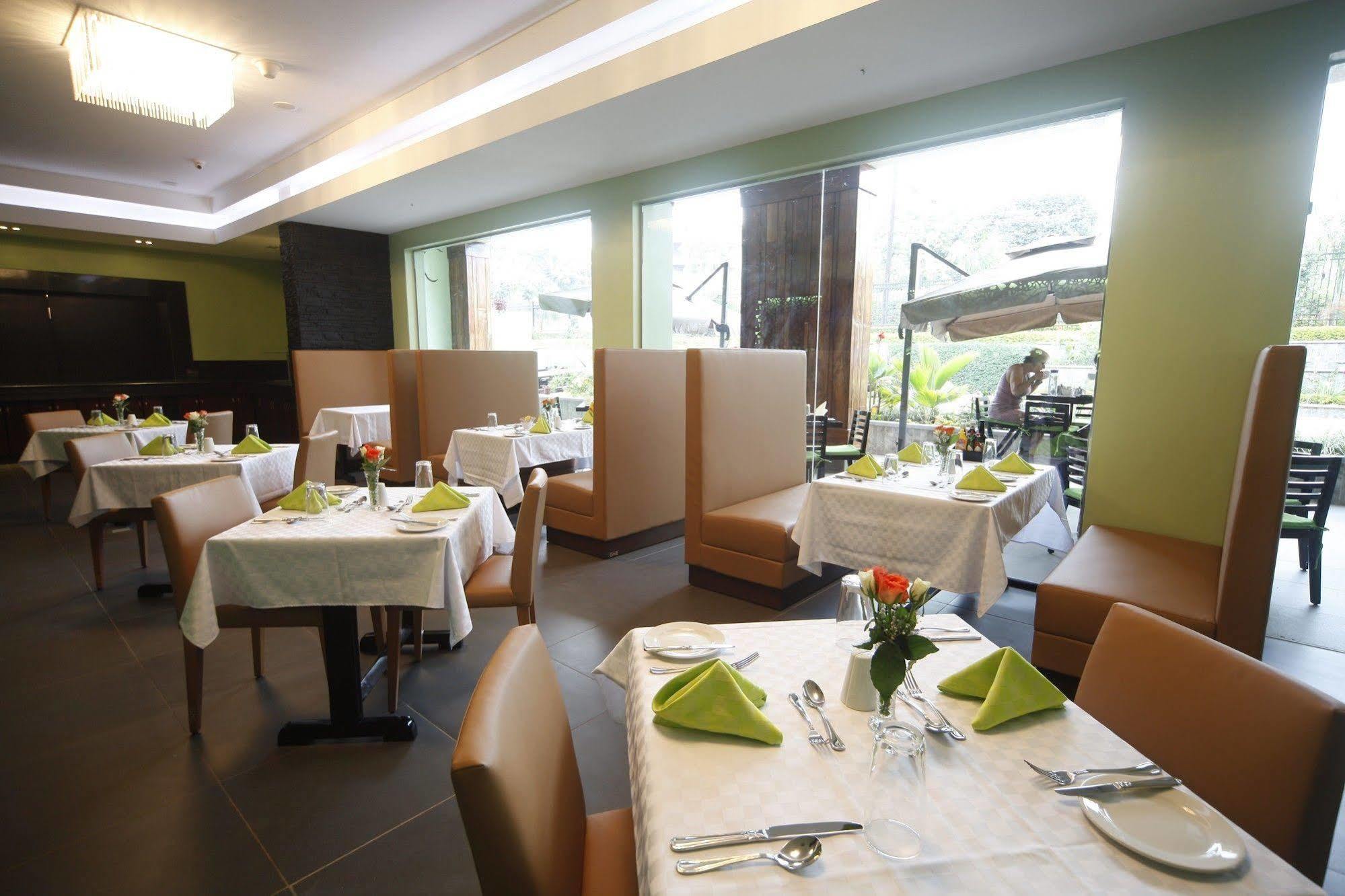 Best Western Premier Garden Hotel Entebbe Exterior foto